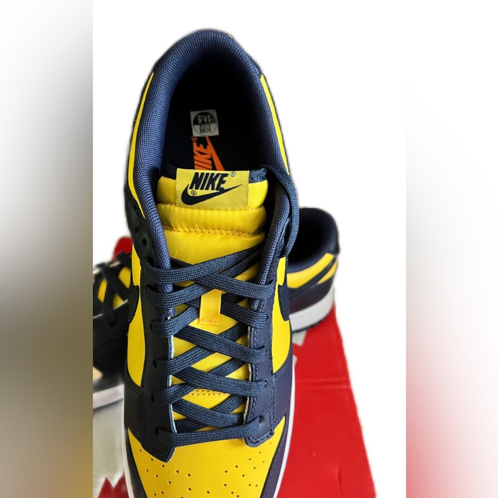 Men’s Dunk Low 'Michigan' 2021 Nike. Gem